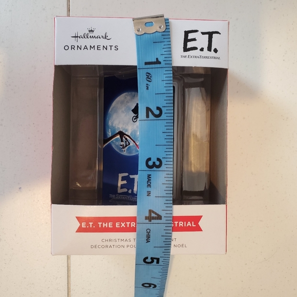 NIB E.T. The Extra Terrestrial VHS Retro Hallmark Tree Ornament - Picture 5 of 6